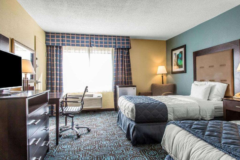 Regency Inn & Suites New London Mystic Extérieur photo