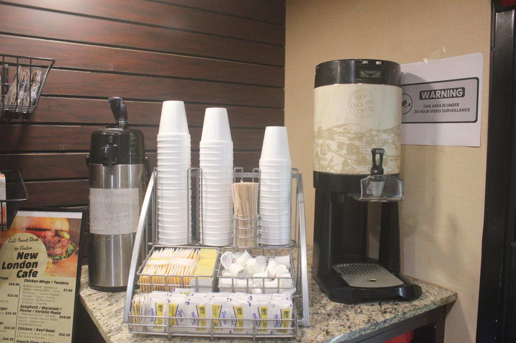 Regency Inn & Suites New London Mystic Extérieur photo